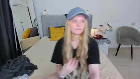 Snapshot of stacy_starrrr chatting on 10/29/25, 09:11 Stacy online show from 10/29/25, 09:11