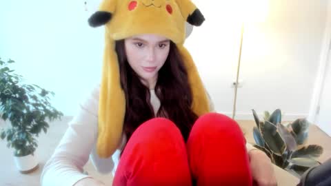 Snapshot of stacyluxxe chatting on 11/26/25, 01:45 Stacy online show from 11/26/25, 01:45