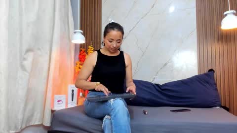 Snapshot of stangela_rivera chatting on 03/06/26, 12:01 Angel Rivera online show from 03/06/26, 12:01