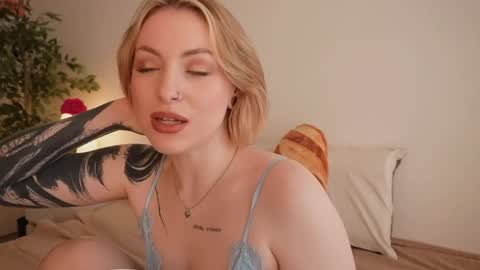 Kristina online show from 04/15/26, 01:40