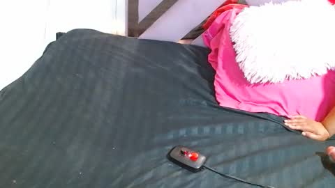 Snapshot of star_sweett69 chatting on 10/28/25, 11:47 star_sweett69 online show from 10/28/25, 11:47