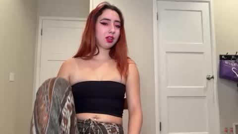 Snapshot of stara_dreams chatting on 01/13/26, 05:29 Stara Winters online show from 01/13/26, 05:29