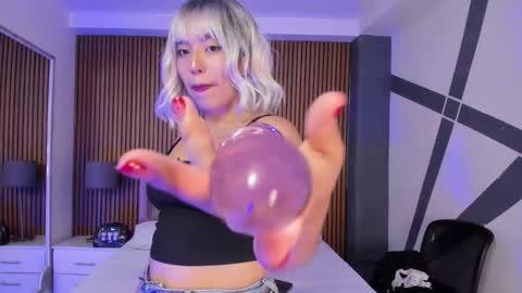 Snapshot of starbutterflyy_ chatting on 10/27/25, 04:16 STAR online show from 10/27/25, 04:16