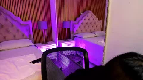 Snapshot of starbutterflyy_ chatting on 11/11/25, 04:12 STAR online show from 11/11/25, 04:12