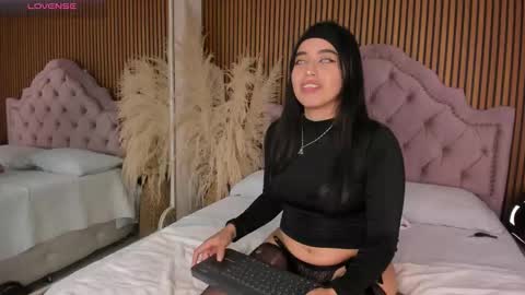 Snapshot of starbutterflyy_ chatting on 01/11/26, 04:50 STAR online show from 01/11/26, 04:50