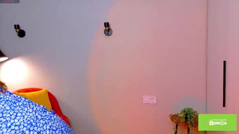 Snapshot of starlace_ chatting on 11/08/25, 03:39 Nina online show from 11/08/25, 03:39