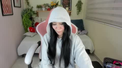 Snapshot of starlie_ chatting on 11/15/25, 01:36 Alisson online show from 11/15/25, 01:36