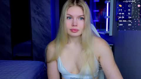 Snapshot of starlight_2004 chatting on 04/19/26, 04:45 Caroline online show from 04/19/26, 04:45