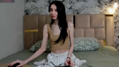 Snapshot of starry_violet chatting on 03/19/26, 09:41 Hello my name is Amanda online show from 03/19/26, 09:41