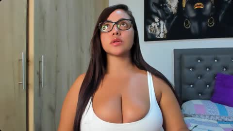 Snapshot of staywithme_x chatting on 09/20/25, 03:18 Melany online show from 09/20/25, 03:18