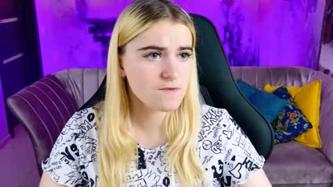 stef_nicks online show from 10/22/25, 09:09