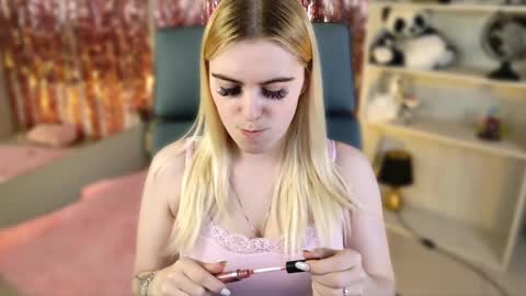 stef_nicks online show from 05/01/26, 09:03