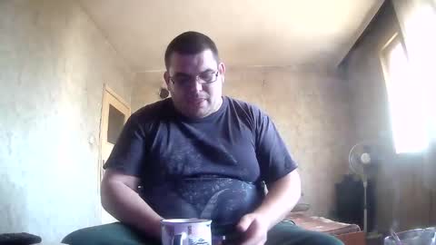 Snapshot of stefan90pt chatting on 09/09/25, 09:42 Stefan online show from 09/09/25, 09:42