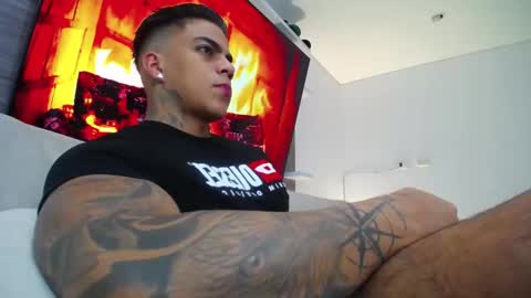 Snapshot of stefan_macallan chatting on 02/11/26, 02:49 Macallan online show from 02/11/26, 02:49