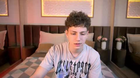 Esrefan online show from 02/10/26, 07:18