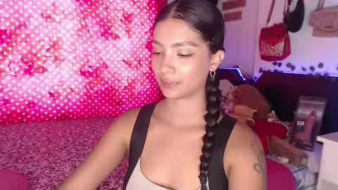 Snapshot of stefanny_pllus chatting on 12/17/24, 07:15 Im MiaIts my first day here online show from 12/17/24, 07:15