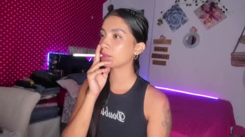 Snapshot of stefanny_pllus chatting on 01/25/25, 05:51 Im MiaIts my first day here online show from 01/25/25, 05:51