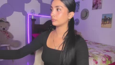 Snapshot of stefanny_pllus chatting on 03/11/25, 11:37 Im MiaIts my first day here online show from 03/11/25, 11:37
