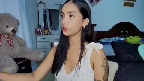 Snapshot of stefanny_pllus chatting on 10/08/25, 12:19 Im MiaIts my first day here online show from 10/08/25, 12:19