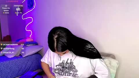 Im MiaIts my first day here  online show from 06/04/26, 01:00