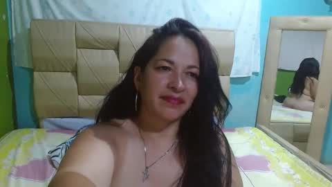 Snapshot of stefanny_taylor chatting on 10/27/25, 10:36 Stefanny online show from 10/27/25, 10:36