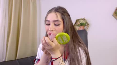 stefannycipriani_ online show from 05/11/26, 04:04