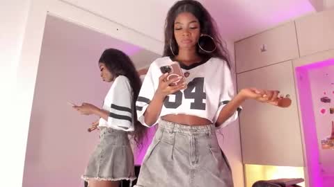 stefannyevans_ online show from 11/21/25, 12:59