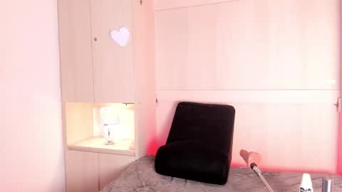 stefannyevans_ online show from 04/29/26, 05:30