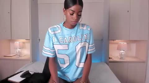 stefannyevans_ online show from 06/16/26, 02:09