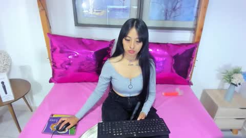 Snapshot of stefany_sweety chatting on 03/18/26, 02:47 --Estefay-- online show from 03/18/26, 02:47