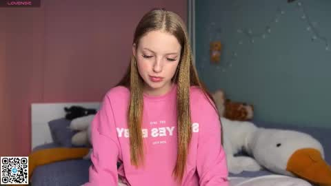 Snapshot of steffi_meoww chatting on 01/11/26, 08:03 STEFI Streams every day from 10 PM GTM1 online show from 01/11/26, 08:03