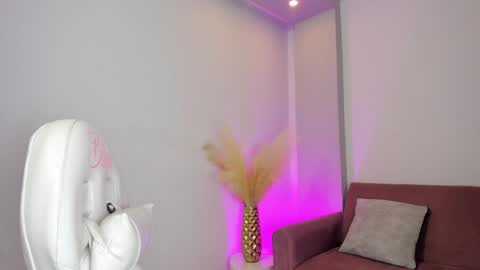 Snapshot of stefy_bratz chatting on 04/22/26, 11:56 Stefany Bratz online show from 04/22/26, 11:56