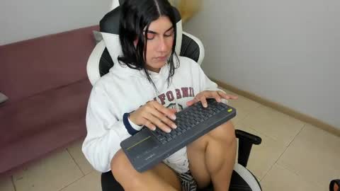 Snapshot of stefy_bratz chatting on 05/18/26, 04:07 Stefany Bratz online show from 05/18/26, 04:07