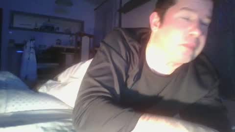 Snapshot of steki038434 chatting on 12/21/25, 04:03 steki038434 online show from 12/21/25, 04:03