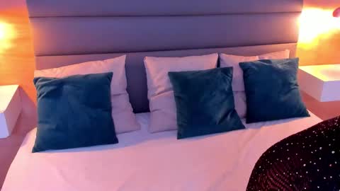 STELA online show from 10/31/25, 06:42