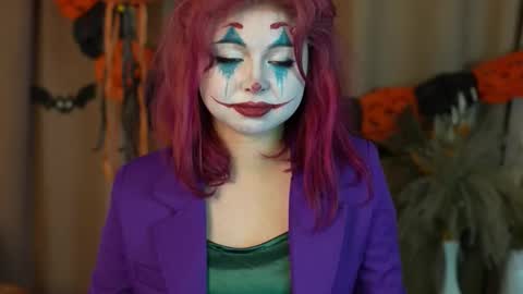 Stella online show from 10/31/25, 11:17