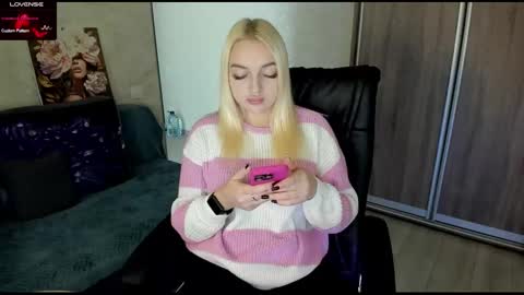 Stella  Cox online show from 11/14/25, 06:56
