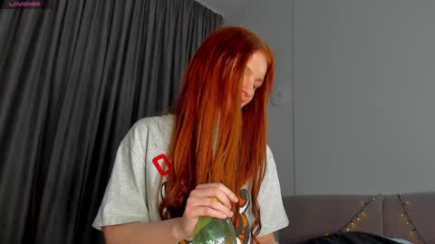 Snapshot of stella_crystal chatting on 12/09/24, 11:45 karma online show from 12/09/24, 11:45