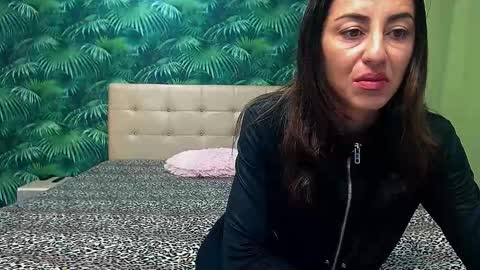 Stella John online show from 01/06/25, 05:52