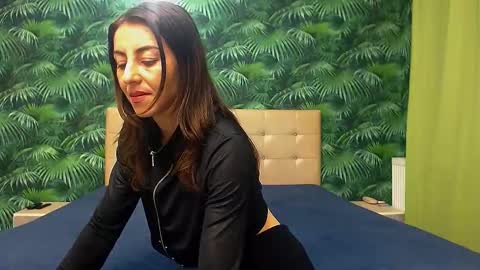 Snapshot of stella_john chatting on 01/14/25, 04:36 Stella John online show from 01/14/25, 04:36