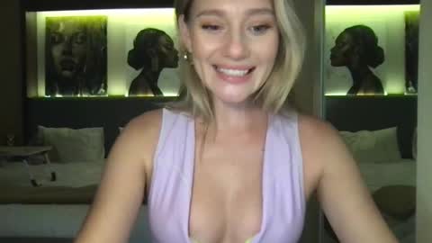 Snapshot of stella_loveu chatting on 09/29/25, 12:54 Stella online show from 09/29/25, 12:54