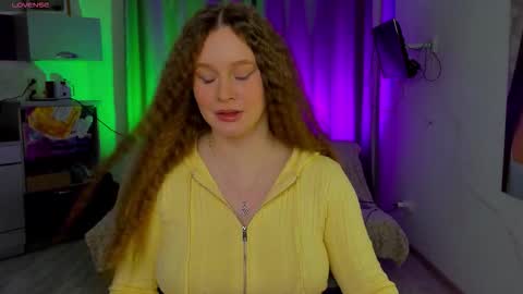 Snapshot of stella_pretty0 chatting on 10/20/25, 04:40 Stella online show from 10/20/25, 04:40