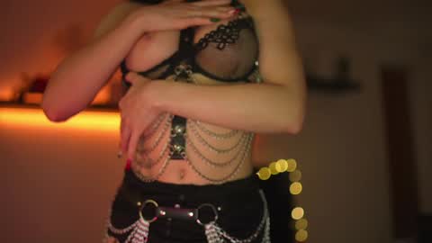 Stella online show from 12/30/24, 08:54