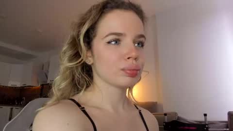 Asella online show from 03/05/25, 11:38