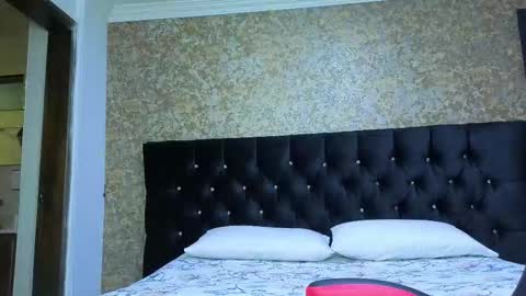 Estella online show from 11/04/25, 10:42