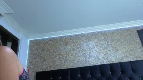 Estella online show from 11/10/25, 12:09