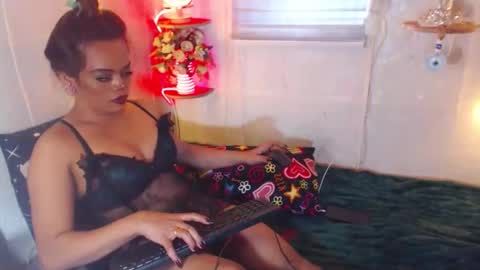 Snapshot of stellabronze chatting on 01/20/25, 11:21 stella online show from 01/20/25, 11:21