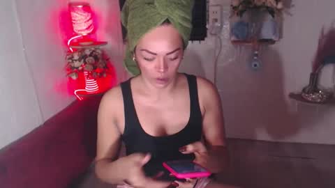 Snapshot of stellabronze chatting on 03/12/25, 09:56 stella online show from 03/12/25, 09:56