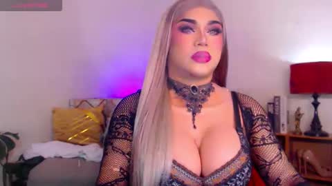 CALL ME STELLA online show from 11/11/25, 02:44