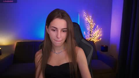 Snapshot of stellahoneywell chatting on 11/03/25, 01:23 stellahoneywell online show from 11/03/25, 01:23